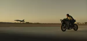 Berkat Honda, Kawasaki Jadi Motor Ikonik Film Top Gun