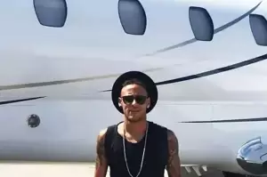 Pulang Pesta, Jet Pribadi Neymar Mendarat Darurat di Brasil