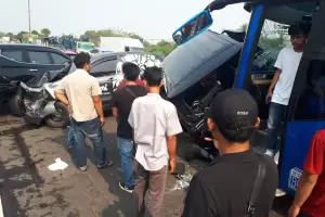 4 Kendaraan Tabrakan Beruntun di Tol Japek, Polisi Ungkap Penyebabnya