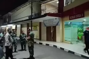 Belasan Anggota TNI Mendatangi Ruang Instalasi Forensik RS Polri