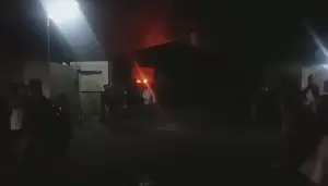 Pabrik Triplek di Jalan Raya Gempul Pasuruan Terbakar Hebat