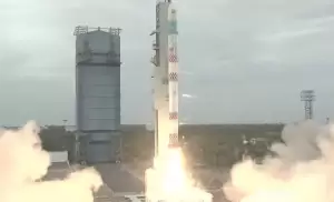 Peluncuran Pertama Roket India Sukses, Namun Gagal Menempatkan 2 Satelit di Orbit