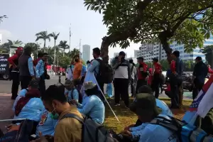 Aksi Demo Buruh di DPR, Rombongan Asal Bandung Tiba Paling Awal