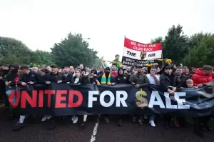 Demonstrasi Fans Warnai Duel Manchester United vs Liverpool, Keluarga Glazer Diminta Pergi