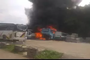 4 Bus Terbakar di Bengkel Sentul Gara-gara Percikan Las