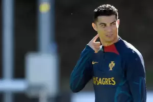 Mata Cristiano Ronaldo Terlihat Lebam saat Latihan, Fernando Santos: Tak Ada Masalah