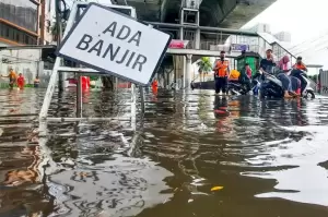 Jakarta Diguyur Hujan, BPBD DKI: Sunter Hulu Siaga 3