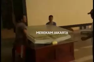 Aksi Heroik Pekerja Bangunan Selamatkan Alquran Seberat 100 Kg di Masjid Jakarta Islamic Center
