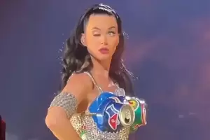 Bikin Khawatir! Mata Kanan Katy Perry Tak Bisa Dibuka saat Konser