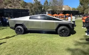 Tesla Tunjukkan Prototipe Cybertruck Asli di California Design College