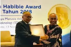 Dosen ITB Peraih Habibie Award Berbagi Tips Buat Riset yang Mudah dan Murah