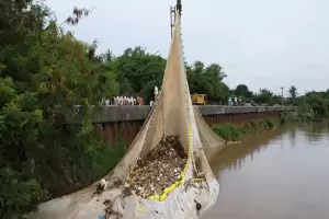 TIDAR dan Oceans Integrity Angkut 100 Ton Sampah Dalam Waktu 6 Jam di Sungai Cisadane