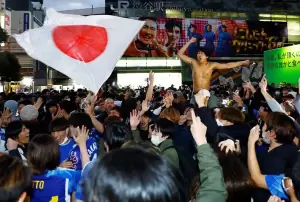 Suporter Tumpah Ruah ke Jalan Kota Tokyo usai Jepang Libas Spanyol di Piala Dunia