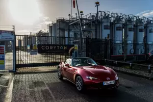 Pakai Bahan Bakar Limbah, Mazda MX-5 Berhasil Keliling Inggris