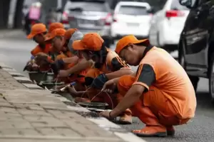 3.180 Petugas Kebersihan Jaga Malam Tahun Baru di Jakarta
