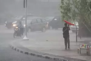 BMKG: Hujan Ekstrem Berpotensi Landa Jabodetabek Sepekan ke Depan