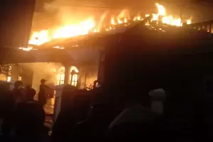 Rumah Mewah di Kedoya Utara Ludes Terbakar, 1 Orang Alami Luka Bakar