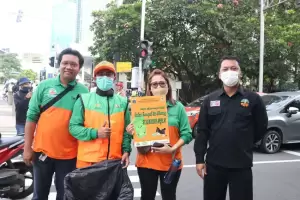 Buang Sampah di Area CFD Sudirman-MH Thamrin, 6 Orang Kena OTT