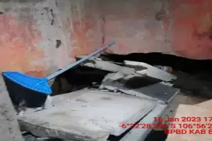 Dapur Rumah Warga di Bogor Ambruk, 1 Orang Terluka