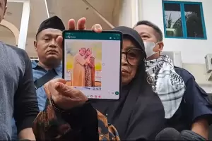 Ibu Ustaz Arifin Ilham Benarkan Umi Yuni Sudah Menikah, Bongkar Foto dengan Abah Agam