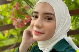 Putri Anne Geram Rumahnya Didatangi Wanita Tak Dikenal, Foto Tanpa Hijab Disebar