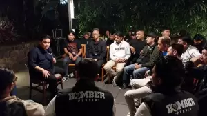 Erick Thohir Diskusi Bareng Pendukung Persib Bandung, Ada Apa?