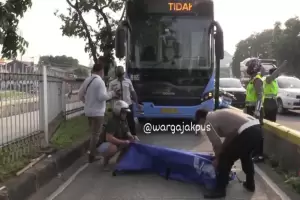 Pemotor Wanita asal Bekasi Tewas Tertabrak Bus Transjakarta di Cempaka Putih