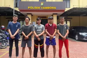 Ngeri! Gerombolan Gangster Ngamuk Bacok Pemuda di Tambora