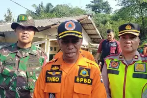 Tim SAR Lanjutkan Pencarian 4 Korban Tertimbun Longsor di Bogor