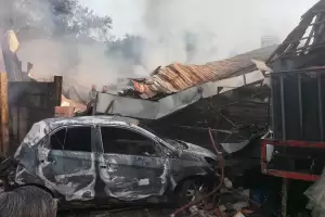 Kebakaran Gudang Kantong Semen di Bekasi, Uang Rp350 Juta Hangus Terbakar