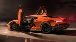 Lamborghini Aventador Berganti Nama Revuelto pada 2024