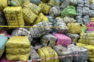 Ratusan Ribu Ton Pakaian Bekas Impor Masuk RI, Pemerintah Rugi Rp19 Triliun