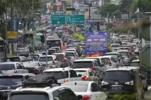 Macet Horor! 40 Ribu Kendaraan Padati Jalur Puncak Bogor