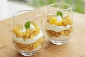 Cocok Dikonsumsi saat Cuaca Terik, Yuk Bikin Pineapple Dessert