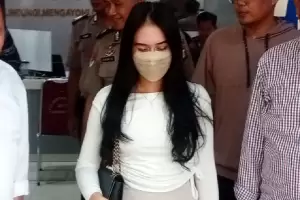 Viral Foto Karyawati Diajak Staycation Disandingkan dengan Wanita Diduga Beradegan Ranjang