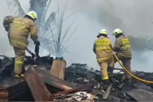 Kebakaran di Penjaringan Hanguskan 35 Rumah dan 35 Lapak Barang Rongsok