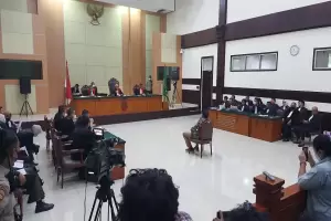 Hakim PN Jaktim Tolak Eksepsi Kasus Lord Luhut, Haris Protes Putusan Tanpa Rujukan
