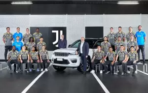 Prestasi Jeblok, Jeep Tetap Hadiahkan Juventus Mobil Baru