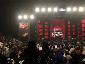 Ahmad Dhani Kenang Erwin Prasetya di Konser 51 Tahun Kerajaan Cinta, Ajak Penonton Baca Surat Al Fatihah