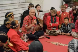 Dukung Ganjar Pranowo, Dalang dan Seniman Hadiahi Wayang Prabu Kresna