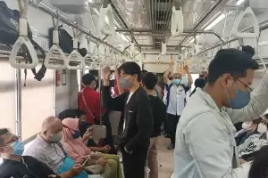 Naik KRL Commuter Line Jabodetabek Kini Bebas Masker