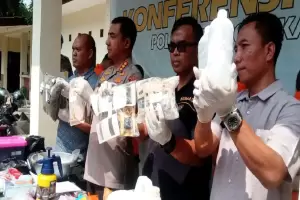 Polisi Bongkar Home Industri Narkotika Jenis Sinte di Bekasi