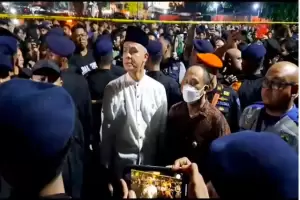 Ganjar Pranowo Tinjau ke Lokasi Kecelakaan KA Brantas vs Truk di Semarang