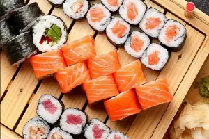 Sushi dan Kue Jadi Makanan Favorit di Akhir Pekan, Wanita Paling Suka yang Manis-Manis