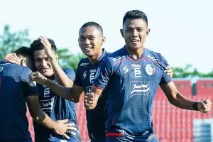 Arema FC Persembahkan Kemenangan Perdana buat Mendiang Ayah Achmad Maulana Syarif