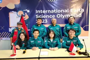 Hebat, 8 Pelajar Indonesia Borong 13 Medali di Olimpiade Ilmu Kebumian Dunia