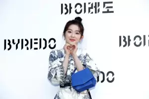 7 Artis Korea Ini Punya Hobi Paling Aneh, Irene Red Velvet Suka Menyetrika Baju