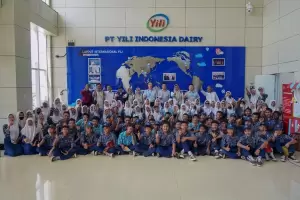 Belajar ke Lapangan, Pelajar SD dan SMP di Bekasi Kunjungi Pabrik Es Krim