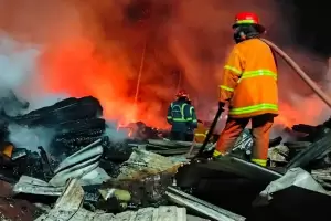 Gudang Kayu dan Plastik Terbakar di Bekasi, Butuh Waktu 4 Jam untuk Padam