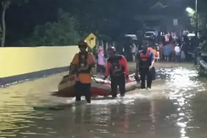 Sungai Cisadane Meluap Rendam Ratusan Rumah di Tangsel, Warga Dievakuasi